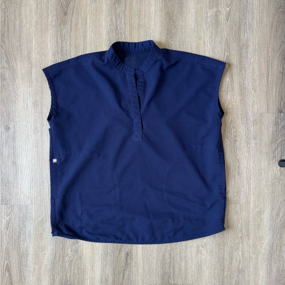 Figs Navy Rafaela Scrub Top - Size Small